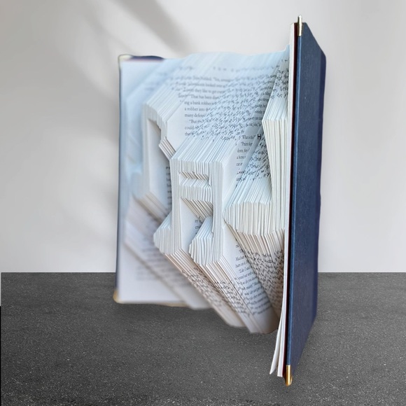 𝑯𝒂𝒏𝒅𝒎𝒂𝒅𝒆 “Music Notes” Book Folding 🎁 - Picture 8 of 9